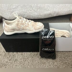 Peluva women’s toe shoes